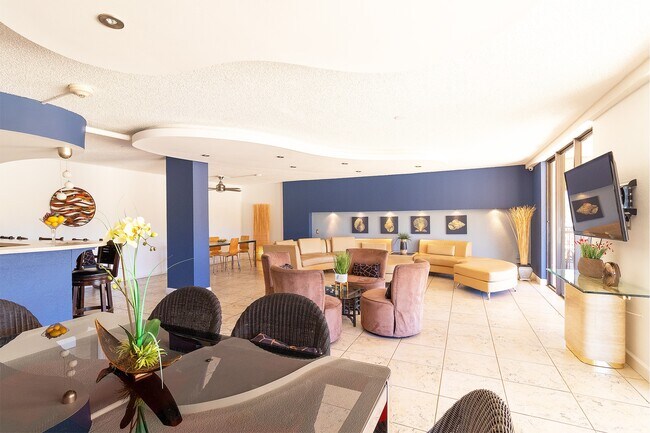 2500 NE 135th St, Unit 902 in North Miami, FL - Foto de edificio - Building Photo