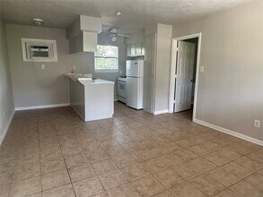 8232 Glenview Dr in Houston, TX - Building Photo - Building Photo