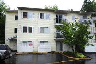 Eagle Ridge Apartments in Woodinville, WA - Building Photo - Building Photo