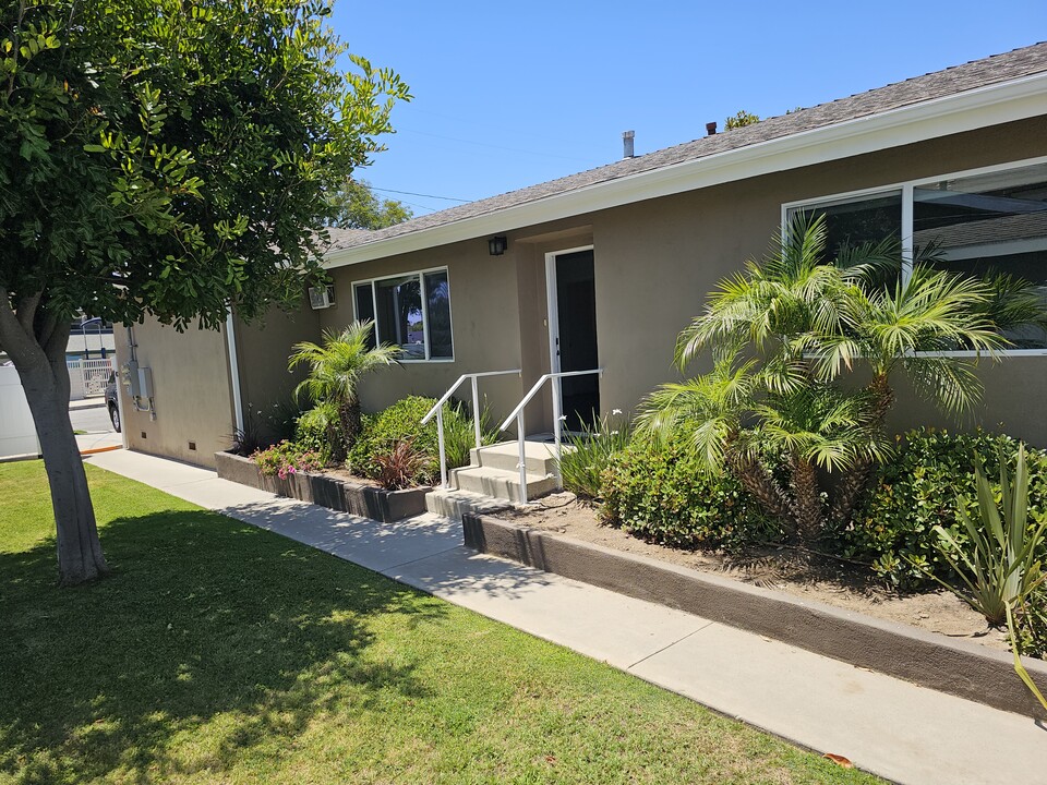 1730 Flower Ave in Torrance, CA - Foto de edificio