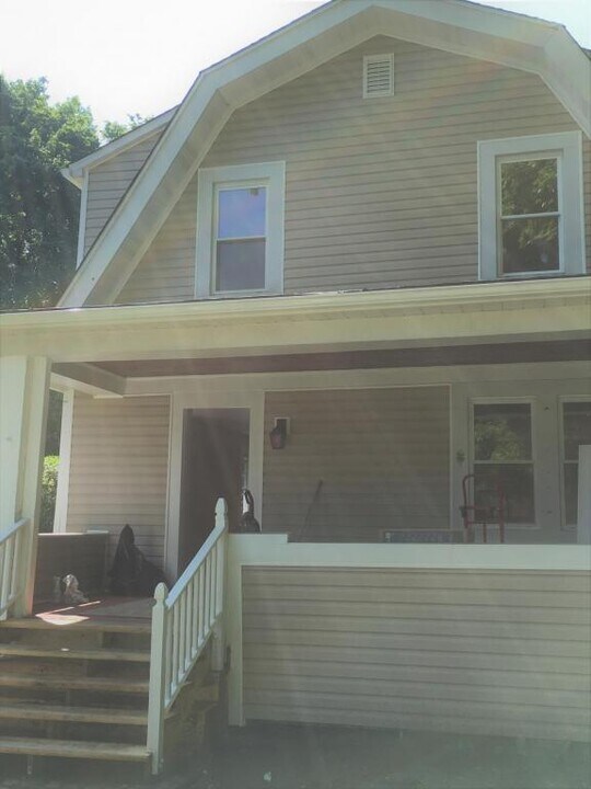 275 Baywood Ave in Pittsburgh, PA - Building Photo