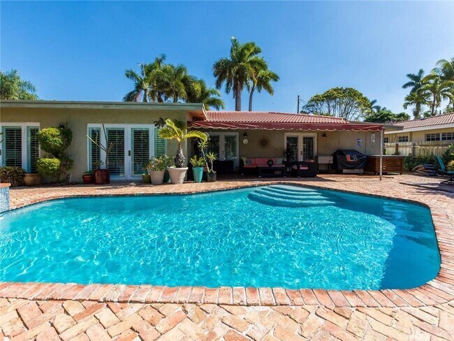 2319 NE 16th Ave in Wilton Manors, FL - Building Photo - Building Photo