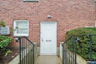 234 Columbia Ave, Unit 19 in Fort Lee, NJ - Building Photo - Building Photo