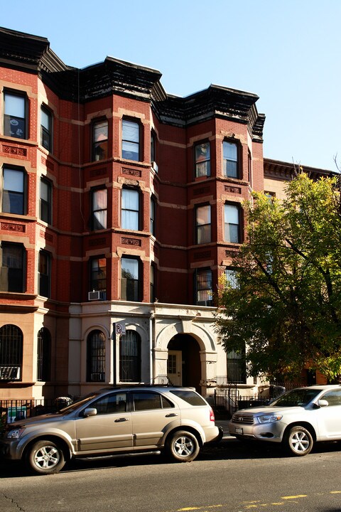 751 Union St in Brooklyn, NY - Building Photo