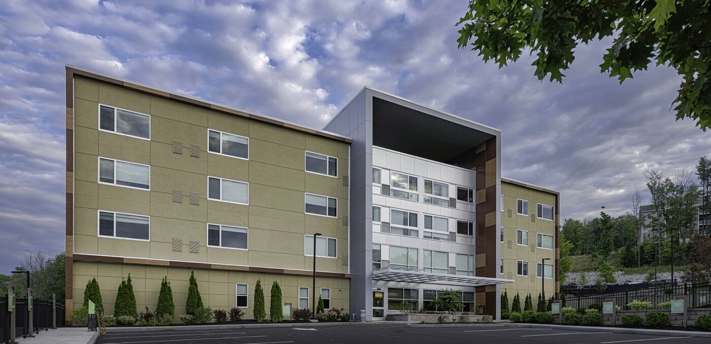 Hanover Place Residences in Lebanon, NH - Foto de edificio