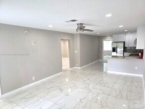 7761 NW 42nd Pl in Coral Springs, FL - Building Photo - Building Photo