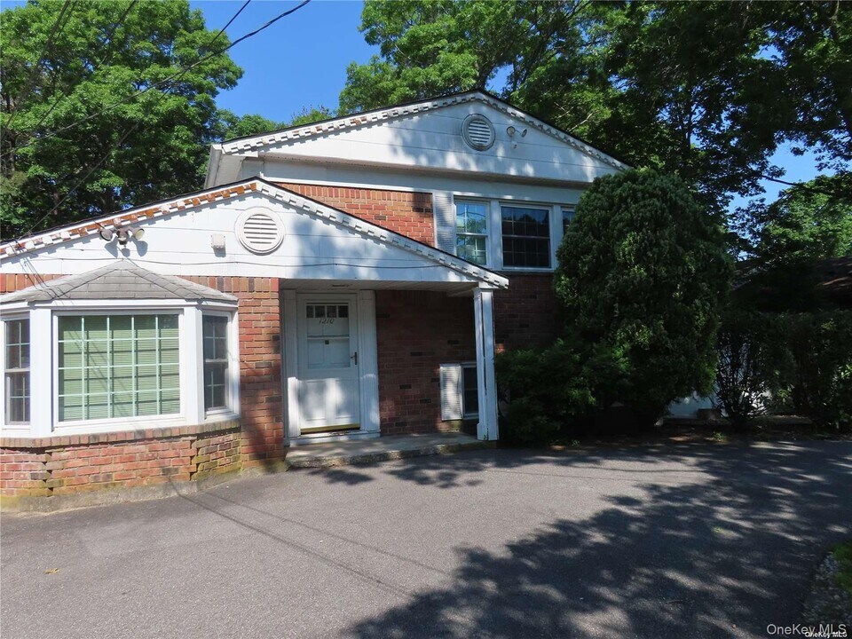 1210 Smithtown Ave in Bohemia, NY - Building Photo