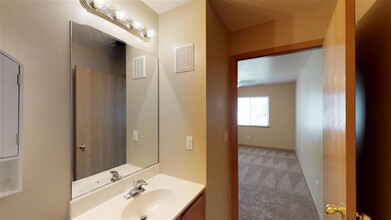 Oakmont Estates in Sioux Falls, SD - Building Photo - Building Photo