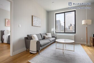 101 E 10th St in New York, NY - Building Photo - Building Photo
