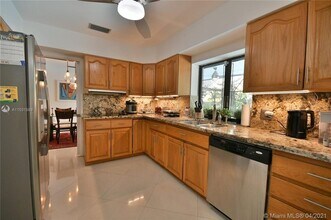 16100 SW 76th Ave in Palmetto Bay, FL - Building Photo - Building Photo