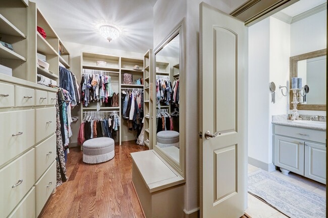 property at 514 Cortlandt St