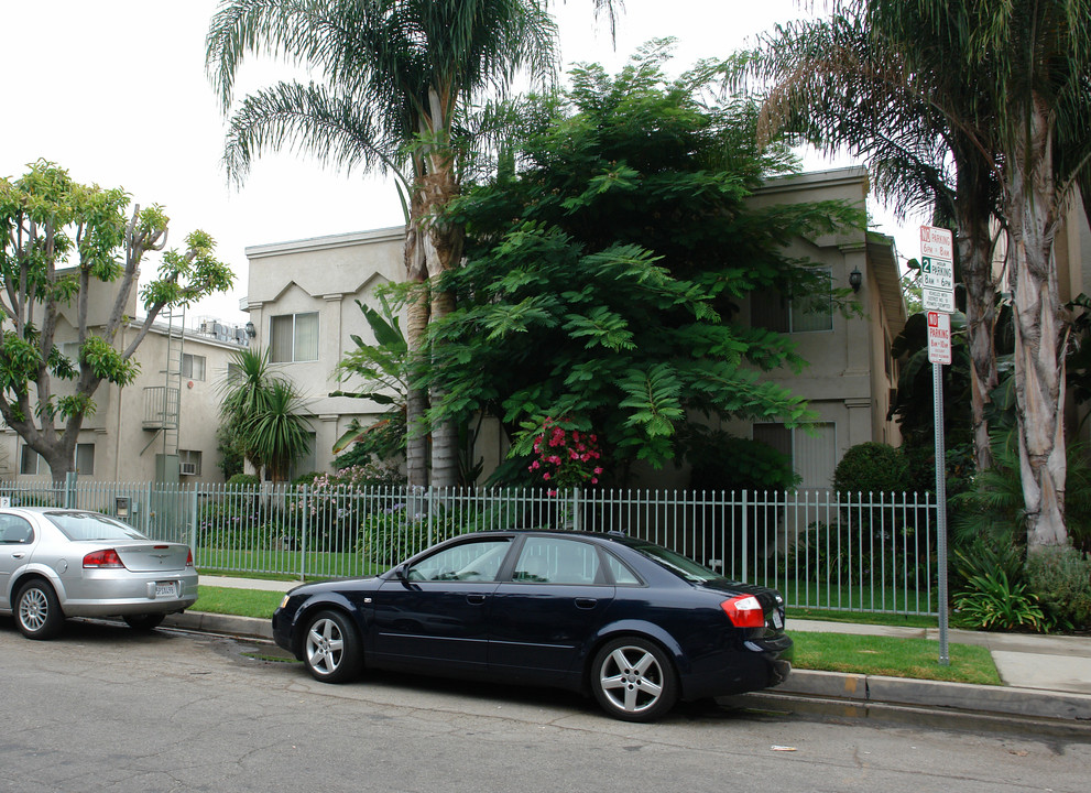 Mammoth Terrace Apartments in Sherman Oaks, CA - Building Photo