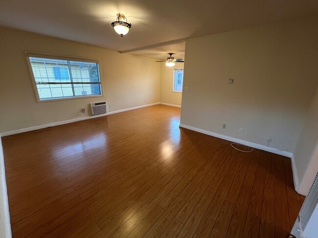 1319 E California Ave, Unit B in Glendale, CA - Building Photo - Building Photo