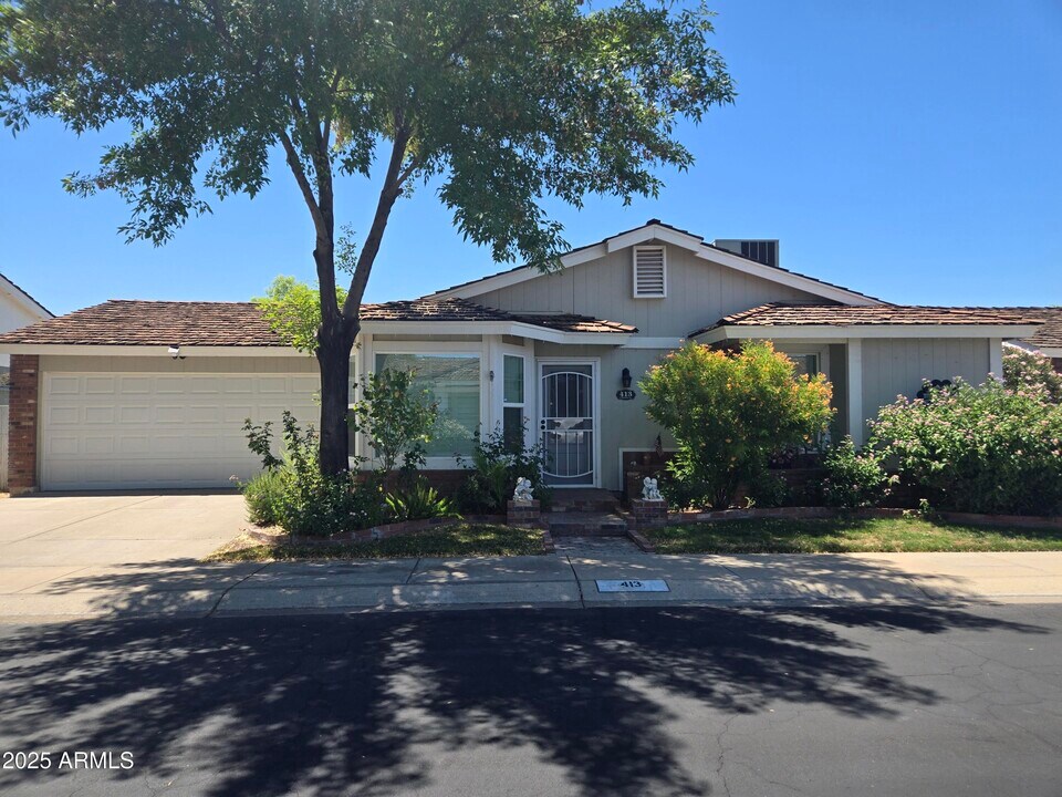 413 E Hartford Ave in Phoenix, AZ - Building Photo