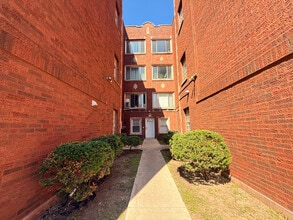 1610 E 82nd St in Chicago, IL - Building Photo - Building Photo