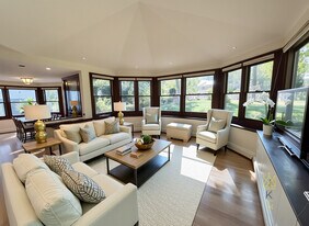 33 Clearwater Rd in Chestnut Hill, MA - Building Photo