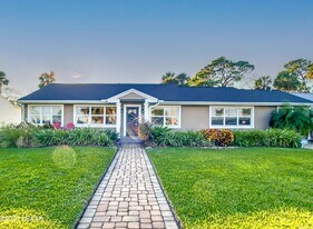 762 S Beach St in Ormond Beach, FL - Building Photo
