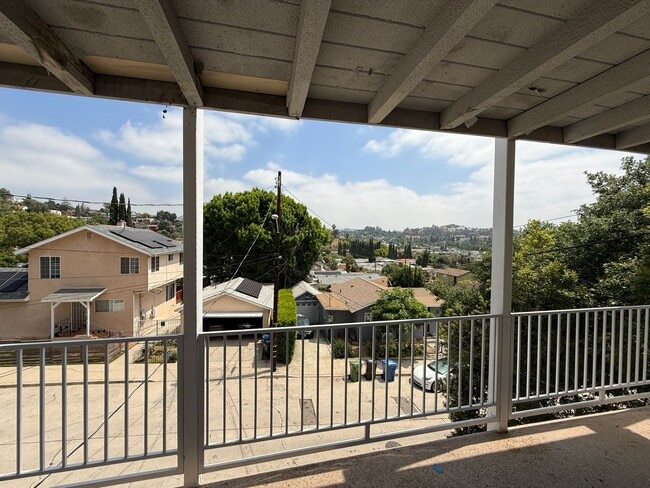 1765 College View Pl in Los Angeles, CA - Building Photo - Building Photo