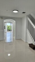 14384 SW 11th St in Pembroke Pines, FL - Foto de edificio - Building Photo