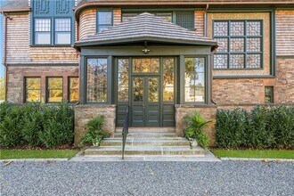 7 Red Cross Ave in Newport, RI - Building Photo - Building Photo