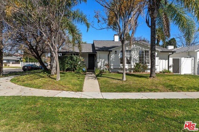 12423 Martha St in Los Angeles, CA - Building Photo - Building Photo