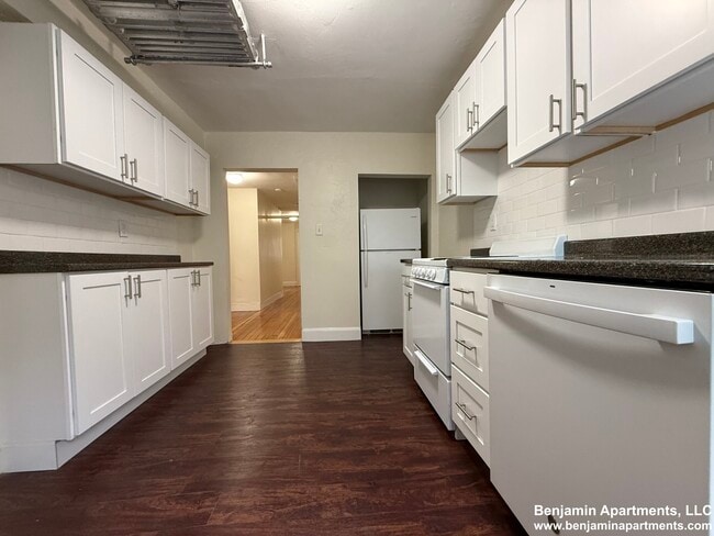 7 Mt Hood Rd, Unit B in Boston, MA - Building Photo - Building Photo