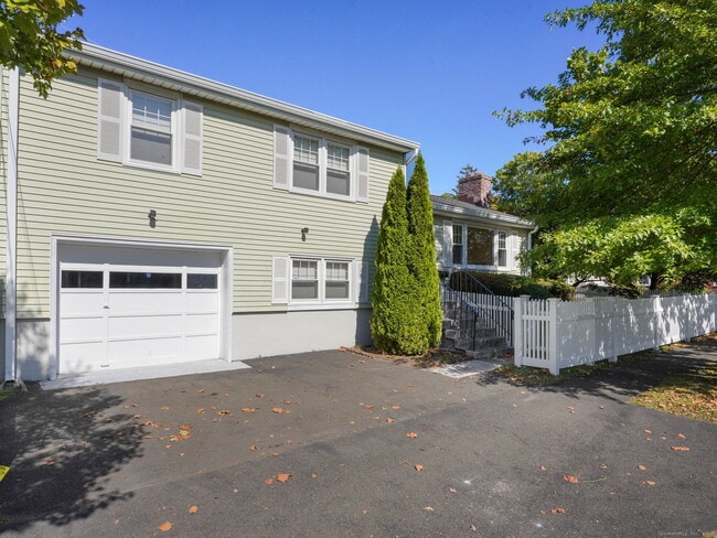 3 Hirsch Rd in Stamford, CT - Building Photo - Building Photo