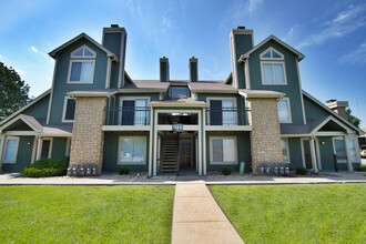 The Lodge in Blue Springs, MO - Building Photo - Building Photo