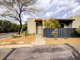 5412 N La Casita Dr in Tucson, AZ - Building Photo