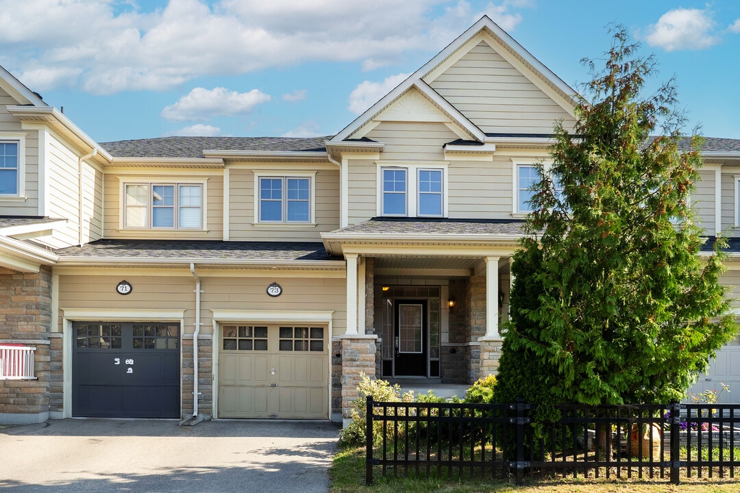 73 Whitmer St in Milton, ON - Building Photo