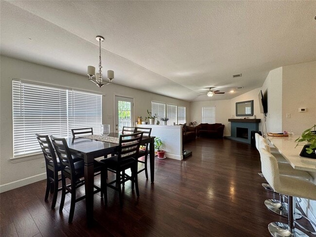 1208 Leah Ln in Round Rock, TX - Building Photo - Building Photo