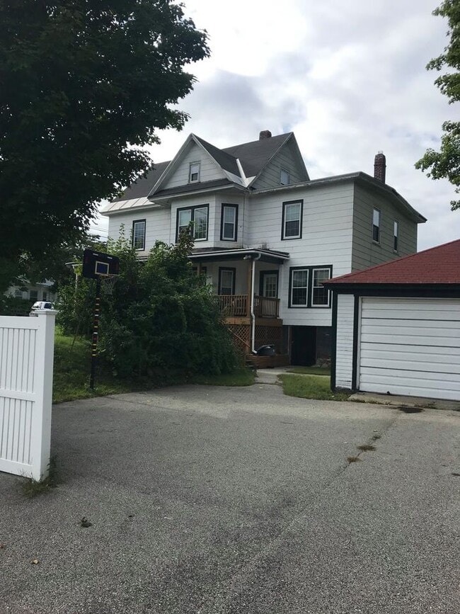 502 Main St, Unit B in Springvale, ME - Building Photo - Building Photo