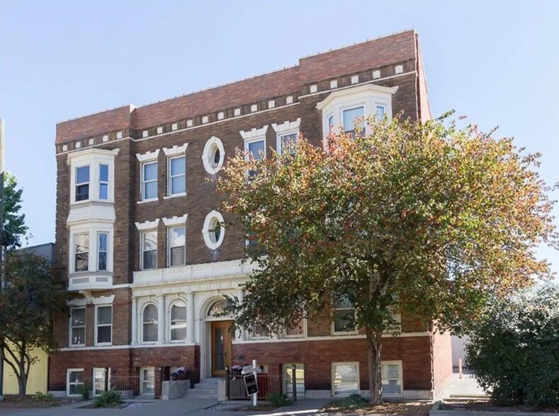 643 Fort Wayne Ave, Unit F in Indianapolis, IN - Building Photo