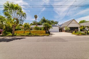 3953 James Dr in Carlsbad, CA - Building Photo