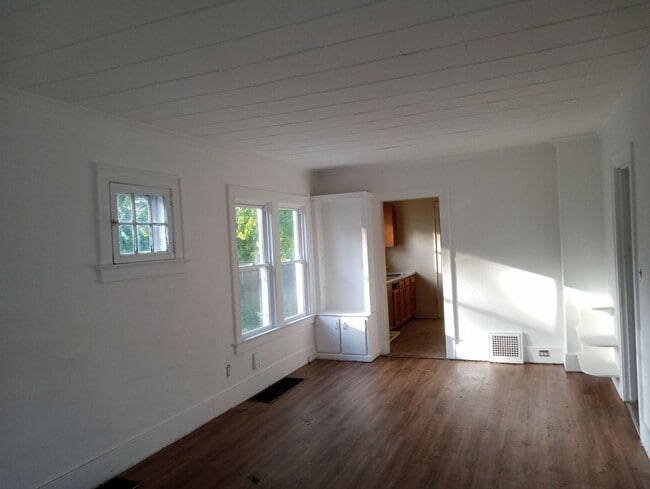 2050 Berdan Ave in Toledo, OH - Foto de edificio - Building Photo