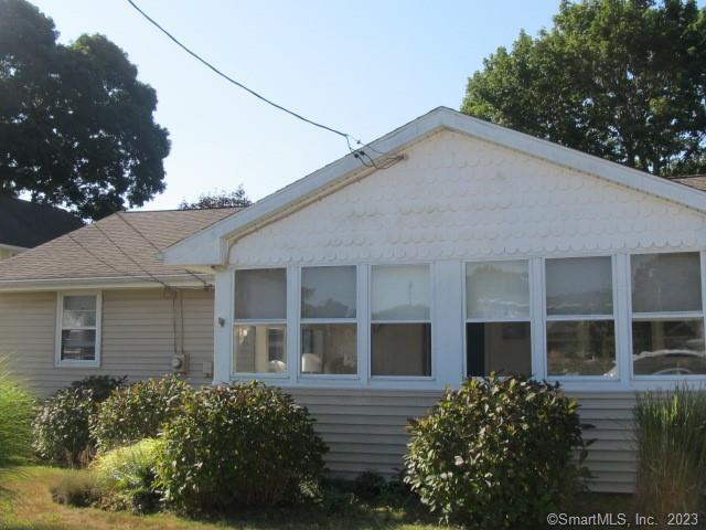 42 Whitecap Rd in East Lyme, CT - Building Photo