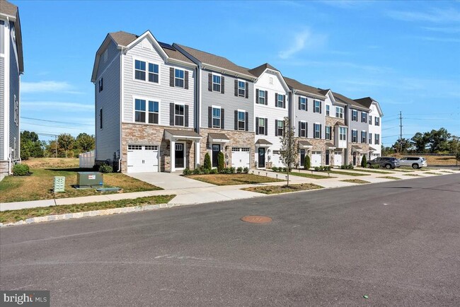 property at 86 Hamilton Ct