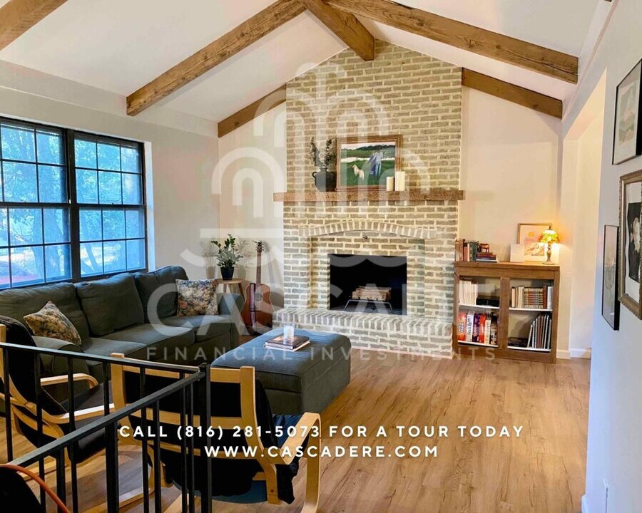 1925 SE Flagstone Ct in Lee's Summit, MO - Building Photo