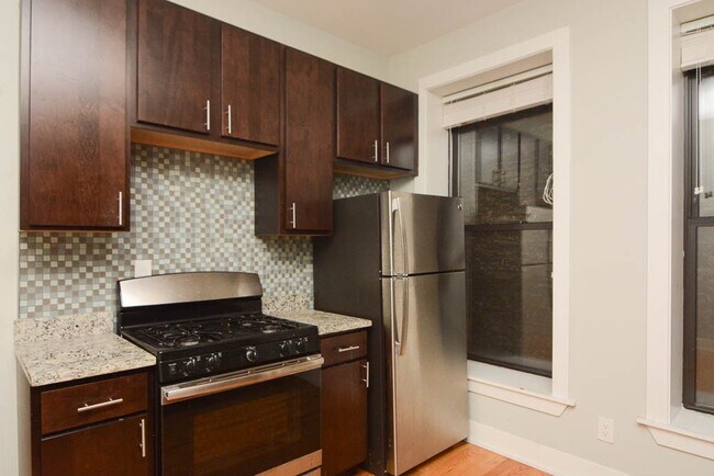 622 W Oakdale Ave, Unit A09C in Chicago, IL - Building Photo - Building Photo