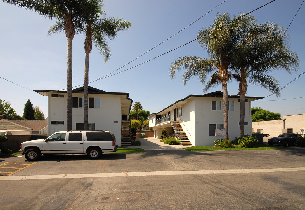 8012 Duesler Ln in Downey, CA - Foto de edificio