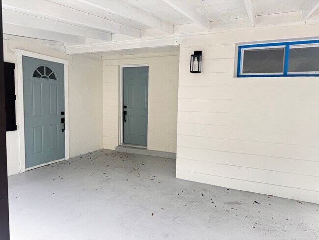 property at 3205 E Shadowlawn Ave