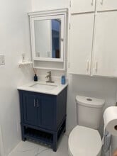 8127 White Oak Ave, Unit Guesthouse in Reseda, CA - Building Photo - Building Photo