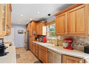 618 E 20th St in The Dalles, OR - Building Photo - Building Photo