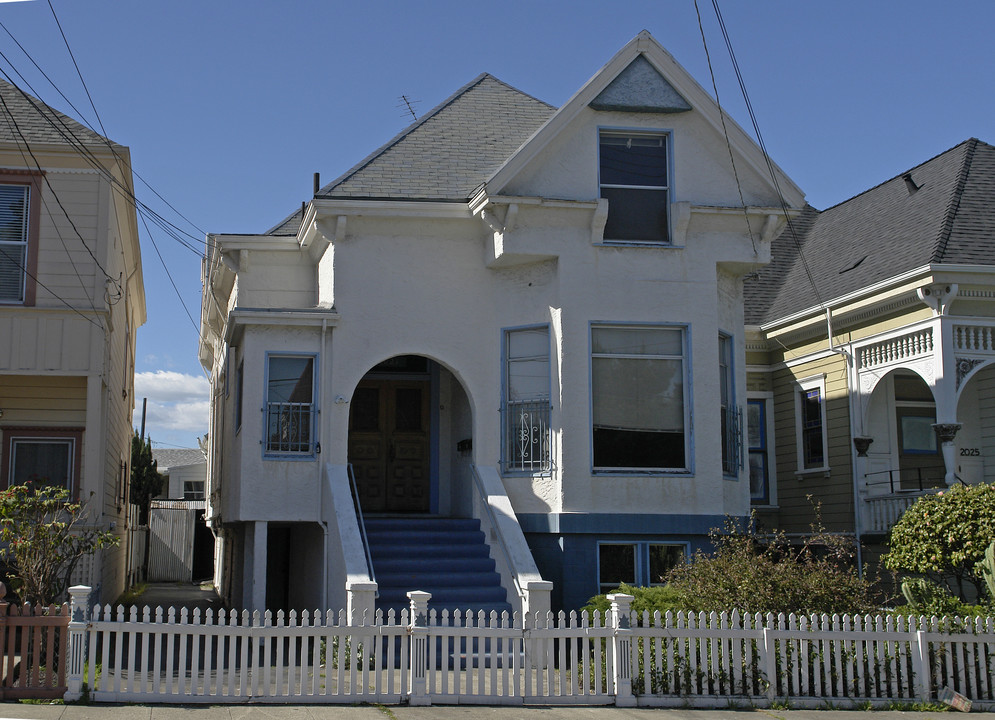 2021 West St in Oakland, CA - Foto de edificio