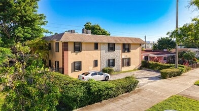 2335 NE 172nd St in North Miami Beach, FL - Building Photo - Building Photo