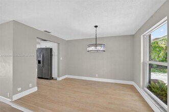 565 NE Olive Way in Boca Raton, FL - Building Photo - Building Photo