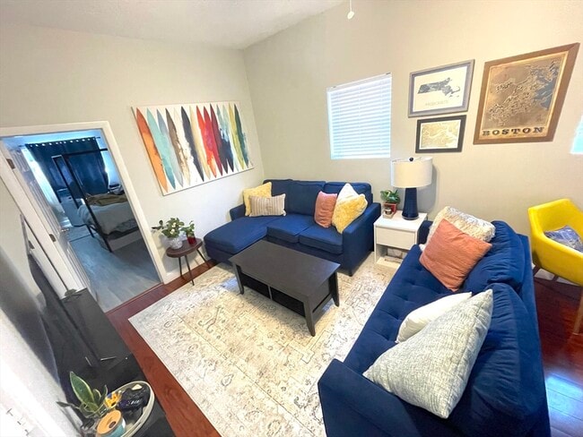 820 E 6th St, Unit 3