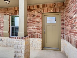 18434 Stevie Ray Dr in Round Rock, TX - Foto de edificio - Building Photo