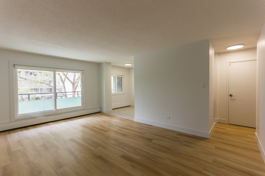 Axis Tower in Edmonton, AB - Building Photo