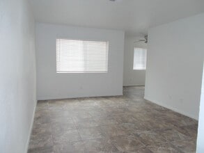 1824 N Decatur Blvd in Las Vegas, NV - Building Photo - Building Photo
